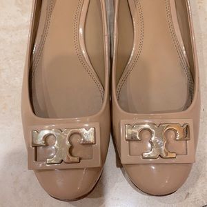 Tory Burch Gigi block heels. Tan/Nude color. Size 5. EUC